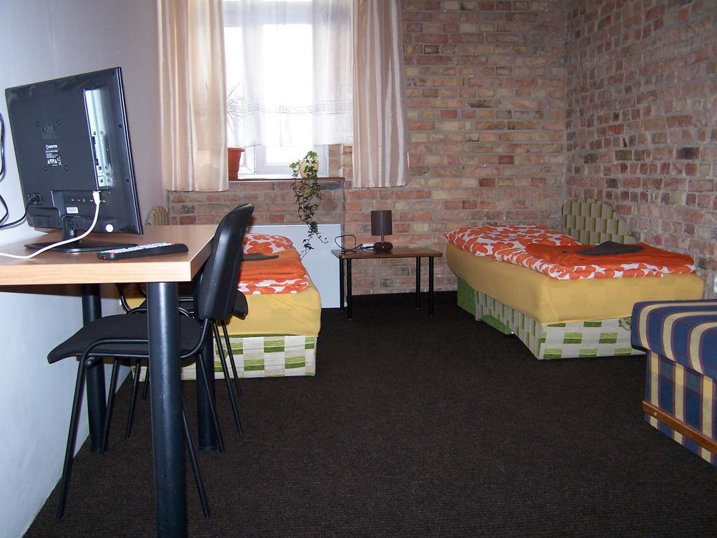 Film Hostel Познань Экстерьер фото