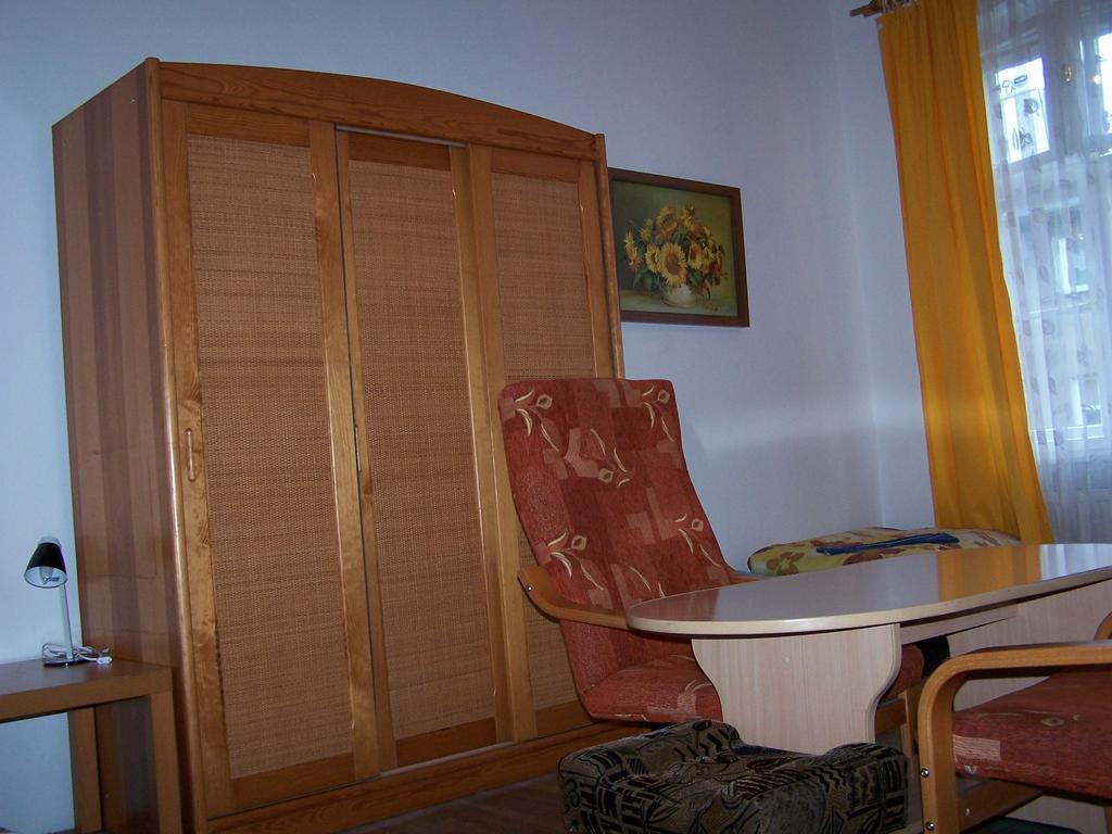 Film Hostel Познань Экстерьер фото