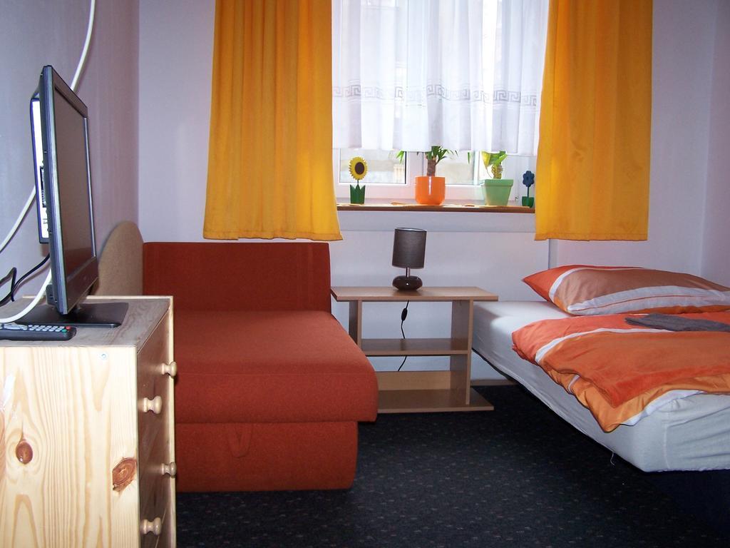 Film Hostel Познань Экстерьер фото
