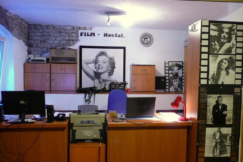 Film Hostel Познань Экстерьер фото