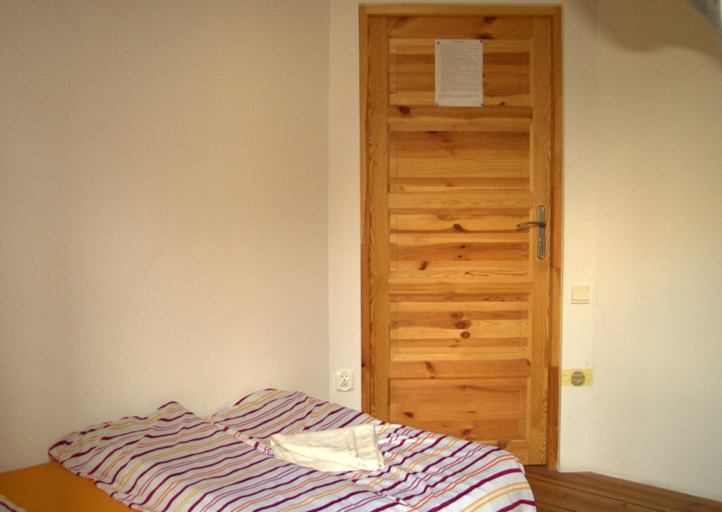 Film Hostel Познань Экстерьер фото